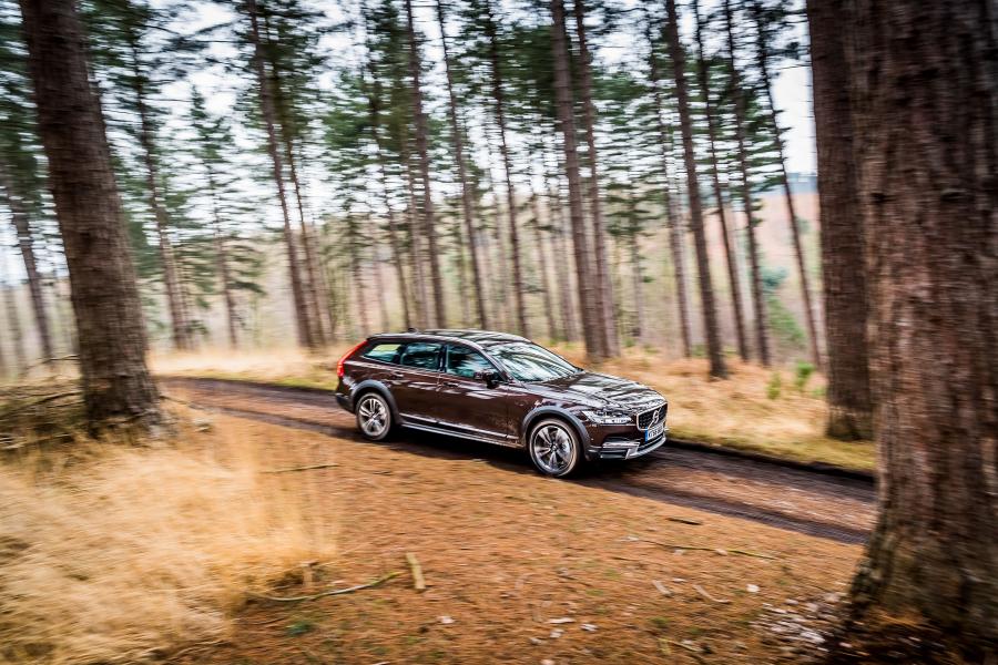  Volvo V90 D5 Cross Country 2017 года  (UK) (фото 7 из 8)